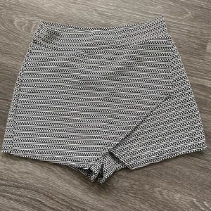 NWOT Boohoo Mini Skort